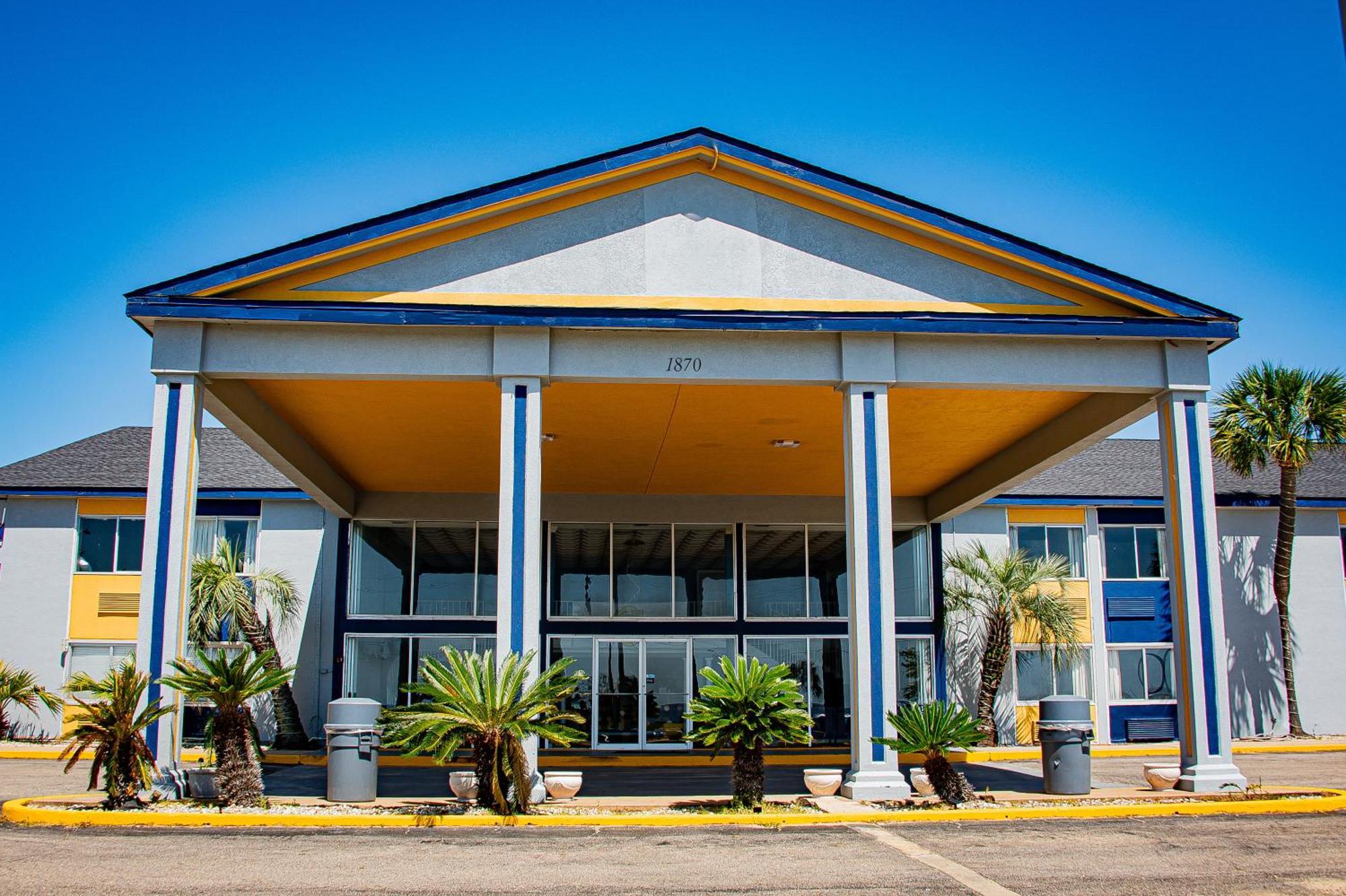 Super 8 By Wyndham Biloxi Motel Eksteriør billede