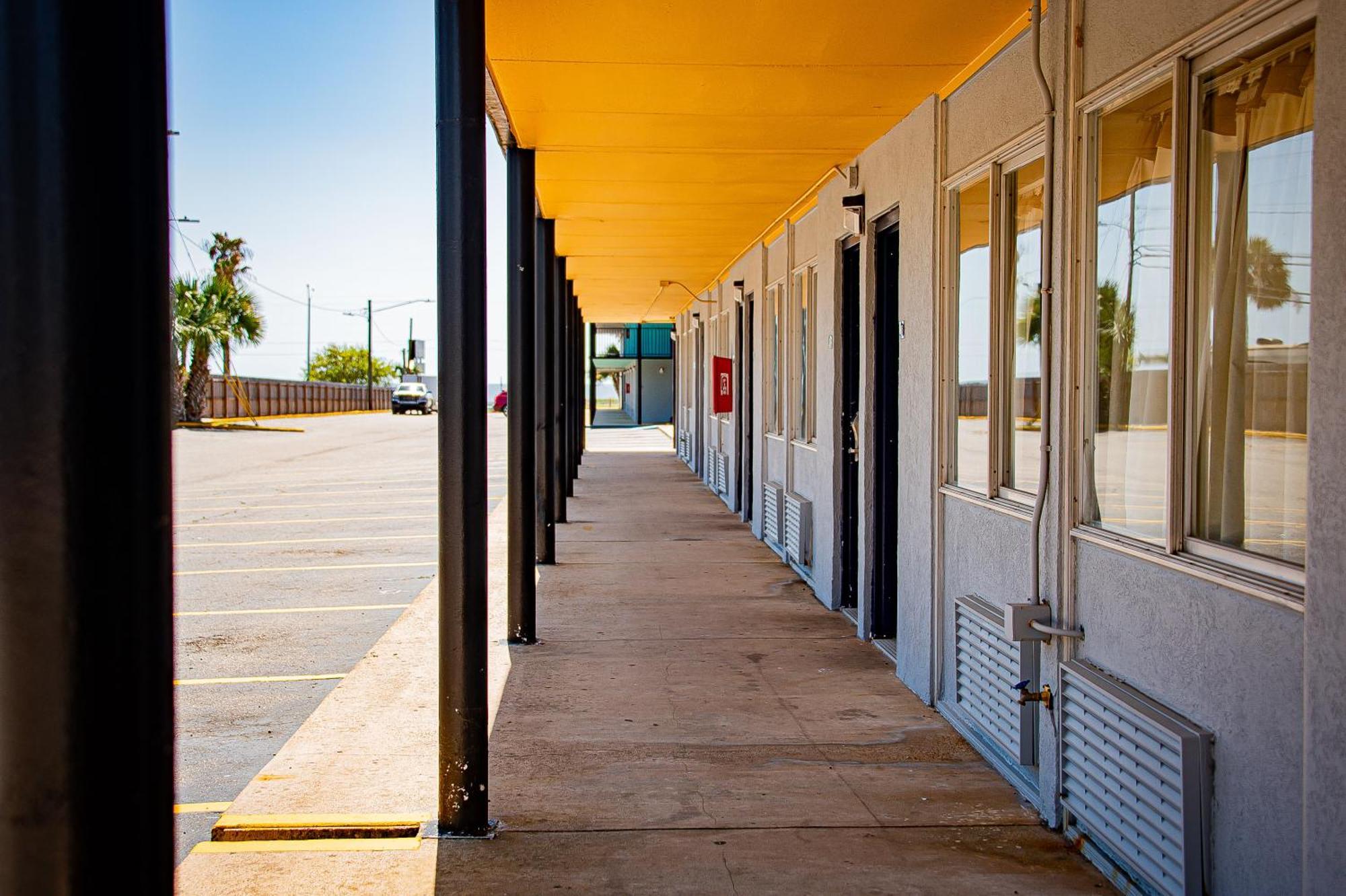 Super 8 By Wyndham Biloxi Motel Eksteriør billede