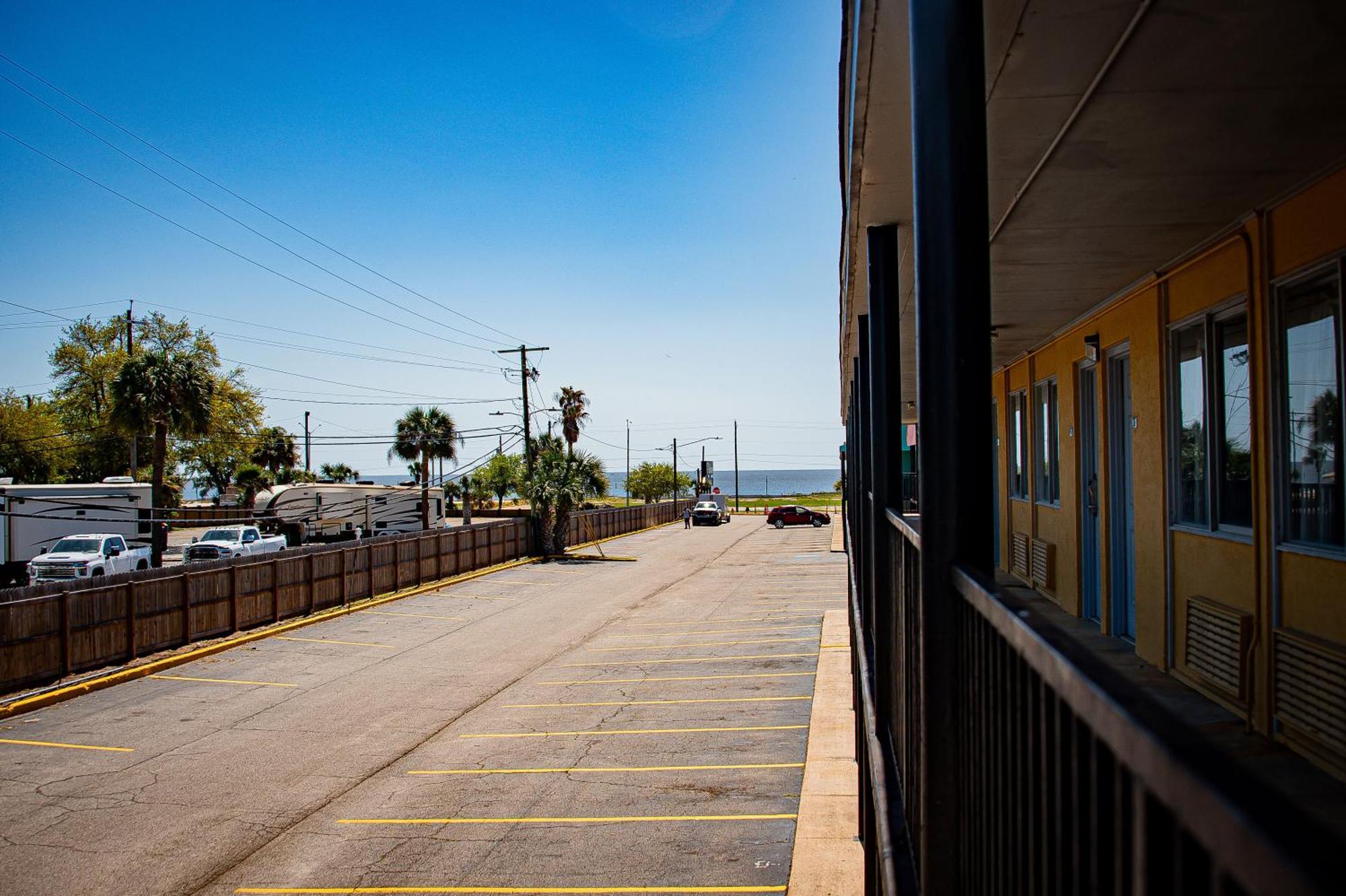 Super 8 By Wyndham Biloxi Motel Eksteriør billede